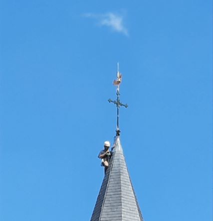 Un nouveau COQ pour le clocher de Diou