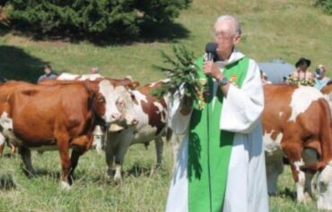Messe plein air avec paroissiens